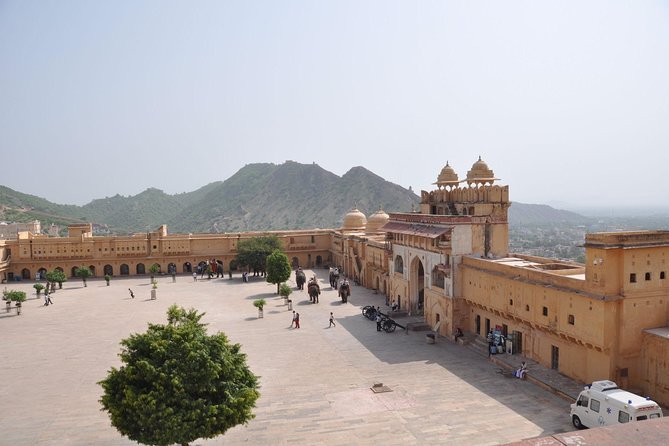 07 Days Golden Triangle Tour with Mathura & Vrindavan - Day 3: Agra Fort and the road to the Taj Mahal