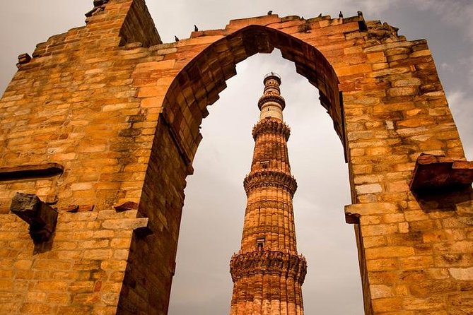 09 Hour Tour Of Delhi With India Gate Qutab Minar And Humayuns Tomb - Finishing with evening aarti at Laxmi Narayan Mandir