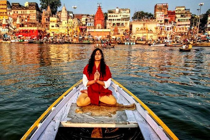 1-Day Trip to Varanasi from Delhi with Both side Commercial Flights - Seeing the bazaars by rickshaw