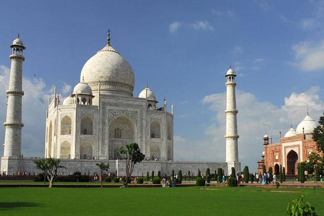11 Days Golden Triangle & Varanasi With Luxury Accommodation,internal Flights - Key details at a glance