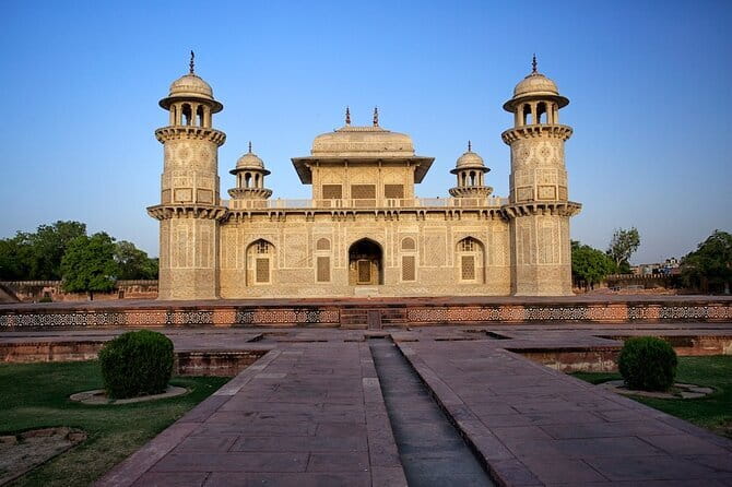 2 Days Taj Mahal Tour and Agra Tour by Car from Delhi - The Delhi to Agra drive by private car
