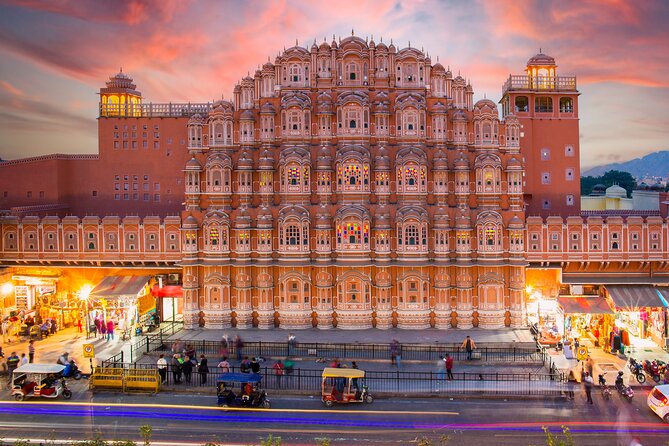 3 Day Luxury Golden Triangle Tour to Agra & Jaipur from New Delhi - Day 1: Delhi’s monuments, markets, and Mughal quarters