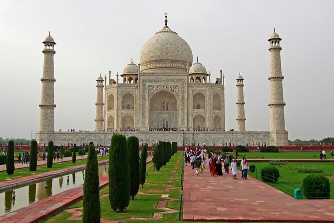 3 Days Luxury Golden Triangle Tour - The Delhi to Agra drive closes a long first day