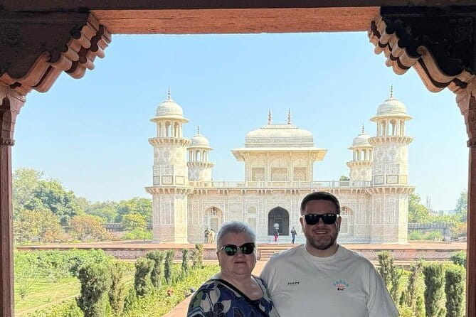 4 Days Luxury Golden Triangle Tour to Agra and Jaipur From Delhi - Private car comfort and the role of the guides