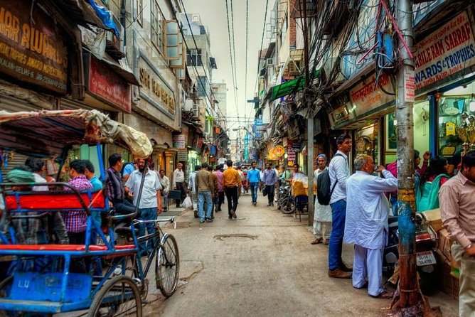 4-Hour Old Delhi Evening Walking Tour with Local Dinner & Guide - Old Delhi after sunset, when the streets come alive