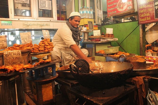 4-Hour Old Delhi Evening Walking Tour with Local Dinner & Guide - Walking through Chandni Chowk and its side lanes