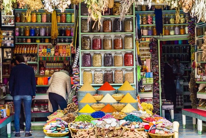 4-Hour Old Delhi Evening Walking Tour with Local Dinner & Guide - What the guide adds to the experience