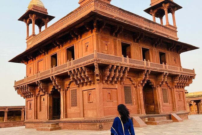 5-Day Golden Triangle Tour with Cultural Heritage-Taj & More - Jaipur’s forts and lake views show Rajput ambition
