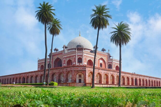 5-Days Luxury Golden Triangle Tour to Agra and Jaipur From Delhi - Day 2: The road to Agra and two views of the Taj Mahal