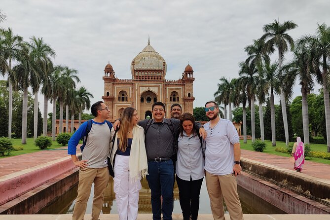 5 Senses Tour - Old + New Delhi, Workshops, Lunch all inclusive - Entering Jama Masjid and Old Delhi