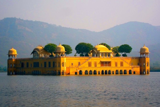6 Day Delhi Agra Jaipur Udaipur Tour-Golden Triangle with Udaipur - Day 3: Jaipur’s forts, palaces, and astronomical instruments