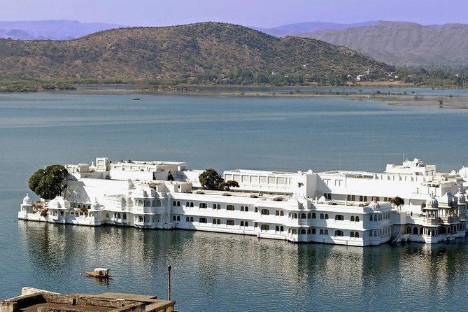 6 Day Delhi Agra Jaipur Udaipur Tour-Golden Triangle with Udaipur - Day 4: The six-hour transfer from Jaipur to Udaipur