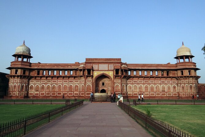 6-Day Private Tour of Delhi, Agra, Jaipur, and Varanasi from Delhi - Day 3: Jaipur’s forts, palaces, and astronomical instruments