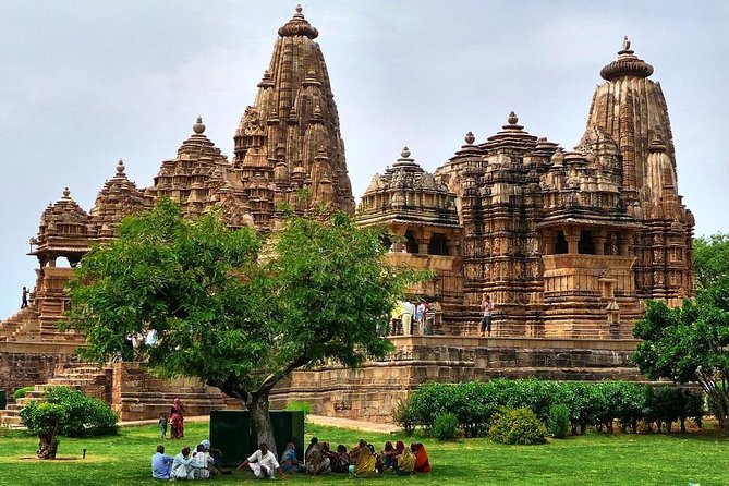 9 - Days Private Golden Triangle Tour with Khajuraho & Varanasi - Jaipur combines forts, palaces, and working city streets