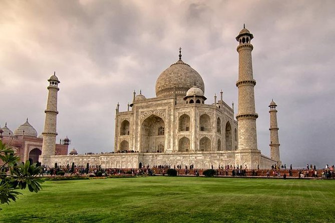 Agra Overnight Tour - The Delhi to Agra drive by private car