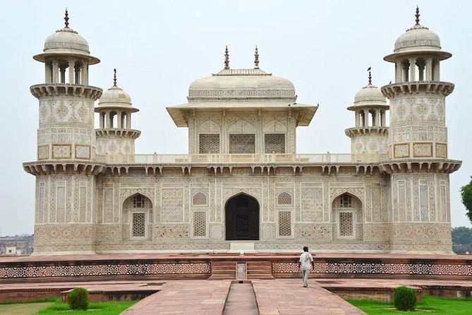 Agra Overnight Tour - Day one: Baby Taj and Mehtab Bagh