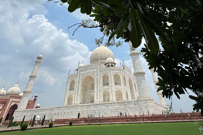 Agra Private Day Tour with Guide and Transportation - Meals, tips, and the small costs to plan for