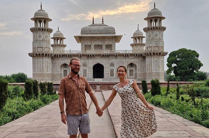 Agra Private Luxury Car Sightseeing Tour - Agra Fort and its imperial courtyards