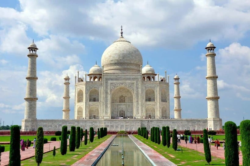 Agra: Private Sightseeing Half-Day Tour with Guide by Car - A private car makes the short schedule workable