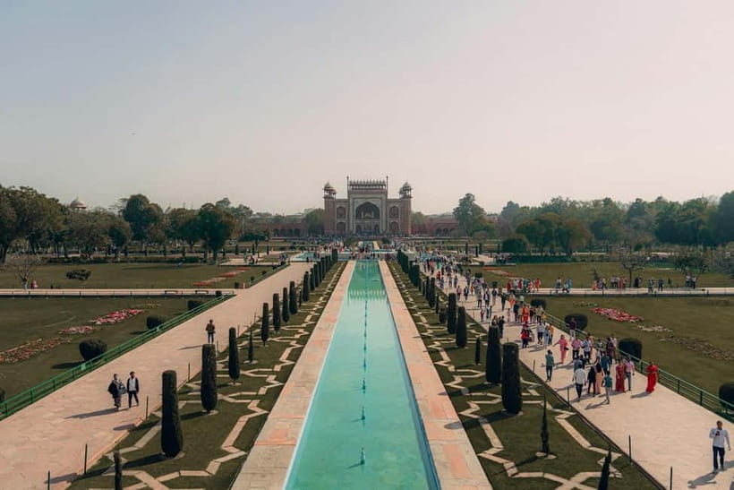 Agra: Private Sightseeing Half-Day Tour with Guide by Car - What the guides add to the monuments