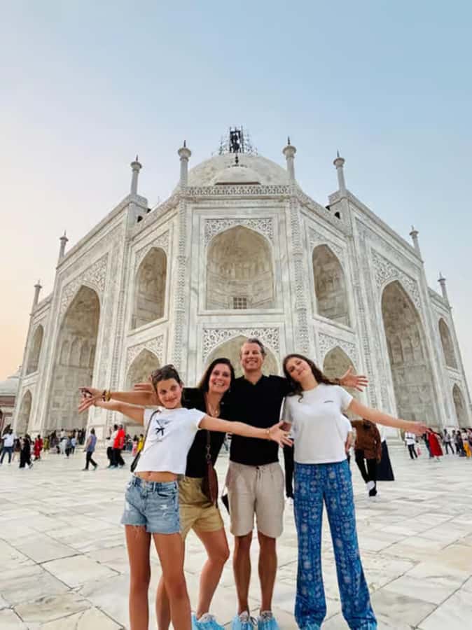 Agra: Taj Mahal Guided Tour with Fast Track Entry - What the Agra visit is really offering