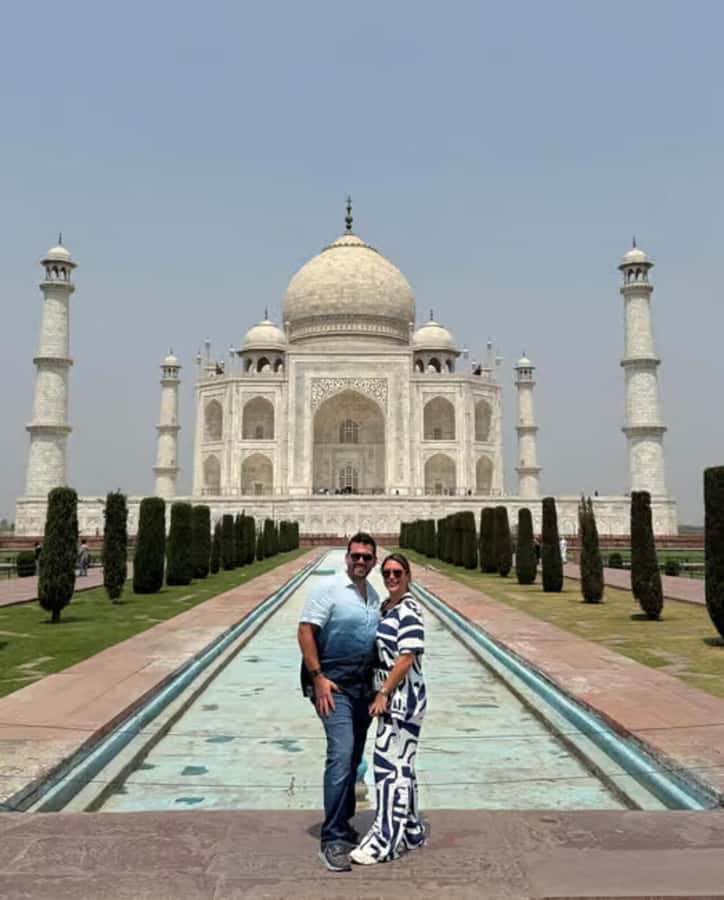Agra: Taj Mahal Guided Tour with Fast Track Entry - Fast-track entry and your first look at the Taj Mahal