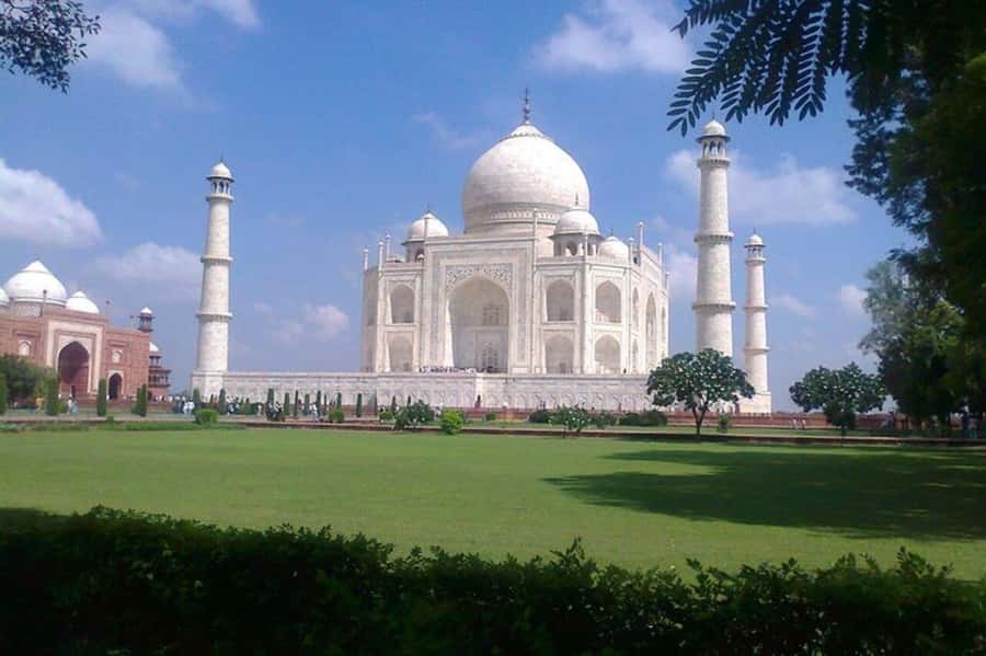 Agra: Taj Mahal Guided Tour with Fast Track Entry - Gardens, mosque, guest house, and the best photo spots