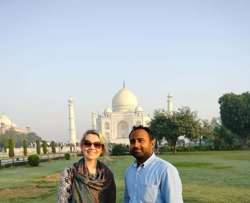 Agra: Taj Mahal Guided Tour with Photography & Rental Saree - Starting in Agra with a traditional outfit
