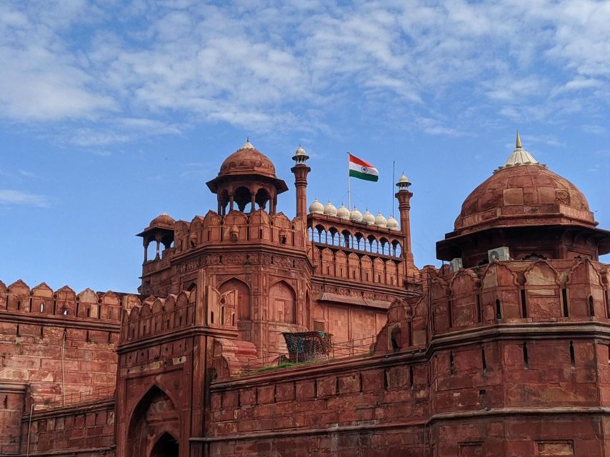 Agra: Taj Mahal Guided Tour with Photography & Rental Saree - Should you book it?