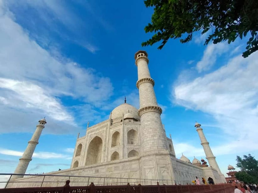 Agra: Taj Mahal Guided Tour with Photography & Rental Saree - The value of a $5 starting price