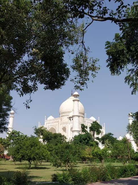 Agra: Taj Mahal Guided Tour with Photography & Rental Saree - What the three hours actually cover