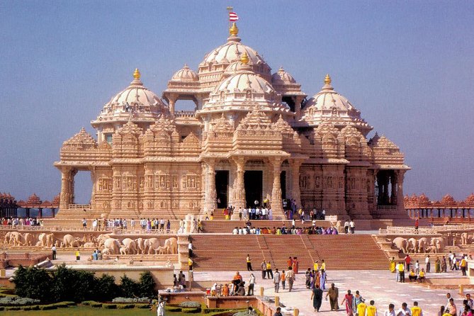 Akshardham Temple Evening Tour with Musical Fountain Show - Why the evening timing works so well