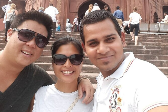 All Inclusive Full Day Old and New Delhi Tour with Entrance - Lotus Temple and the quieter side of Delhi