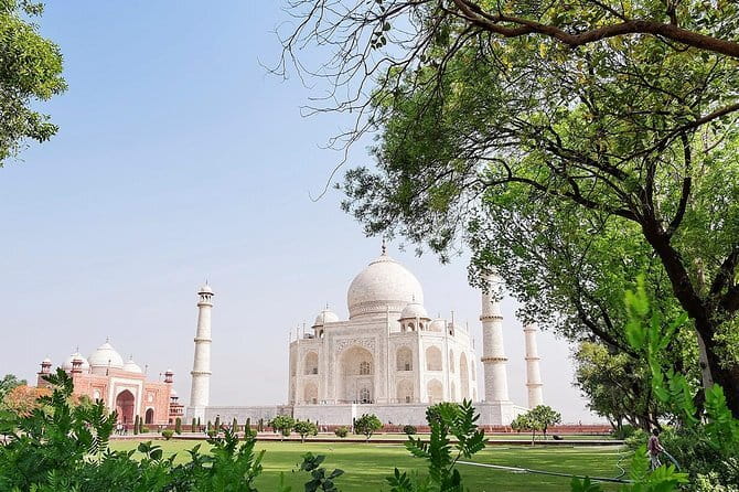 all inclusive private day trip to taj mahal from delhi by car - Lunch at a multi-cuisine restaurant