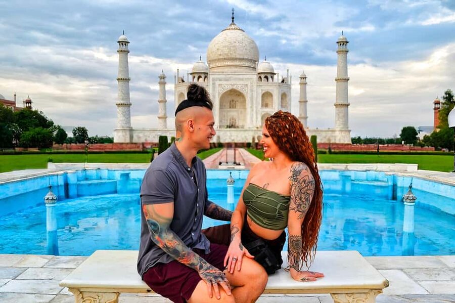 All-Inclusive Sunrise Taj Mahal, Agra Fort & Baby Taj Tour - Agra Fort and the Mughal court