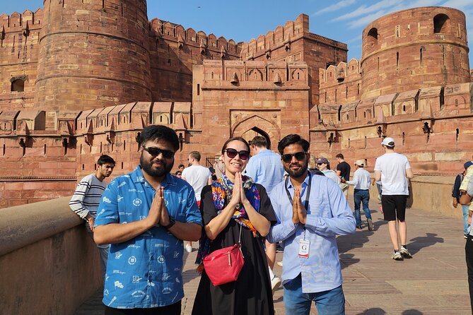 All Inclusive Taj Mahal, Agra Fort, Baby Taj Car with Local Guide - What the guide adds to the experience
