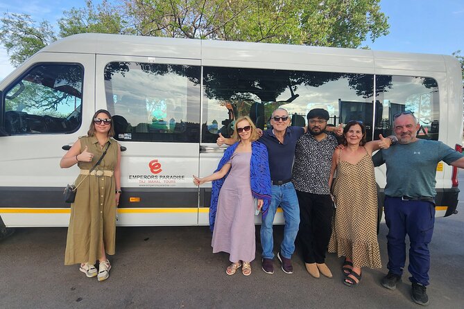 All Inclusive Taj Mahal, Agra Fort, Baby Taj Car with Local Guide - Seeing the Taj Mahal with a local guide