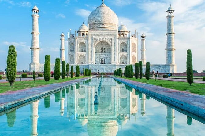 All Inclusive Taj Mahal, Agra Fort or Baby Taj Tour by SUV Car - Delhi to Agra by SUV: a full day on the road