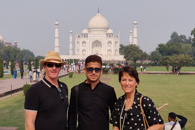All Inclusive Taj Mahal & Agra Tour by Superfast Train From Delhi - Meeting your guide outside the Agra train