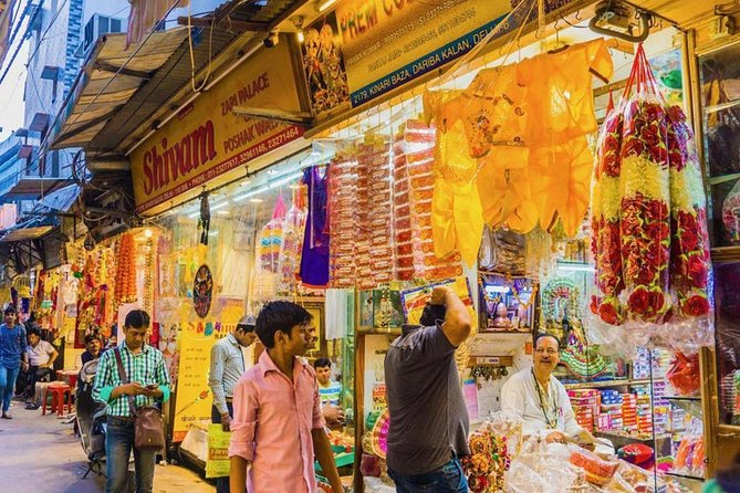 Best Of Old Delhi: 3 Hour Tuk Tuk/Rickshaw Tour - Gurudwara Sis Ganj Sahib and Old Delhi’s religious mix