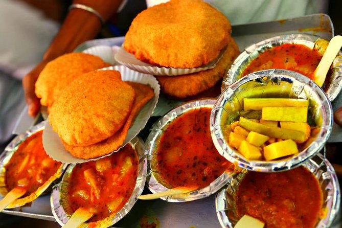 Breakfast Walk in Old Delhi - Khari Baoli: spices before breakfast