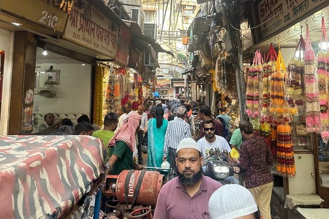 Customized Half Day and Full Day Delhi Shopping, Street Food Tour - INA Market: a permanent craft and textile bazaar