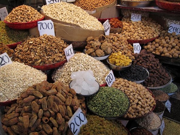 Customized Half Day or Full Day Delhi Shopping Tour with Female Consultant - Why a personal shopping guide helps in Delhi