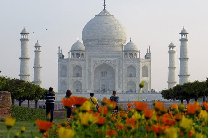 Day Trip to Taj Mahal, Agra Fort and Baby Taj from Delhi by Car - What the private car arrangement means for you