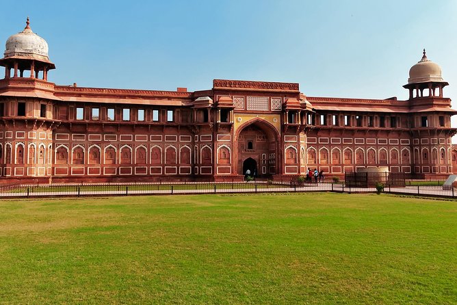 Day Trip to Taj Mahal and Agra Fort by Car from Delhi - What the private format changes