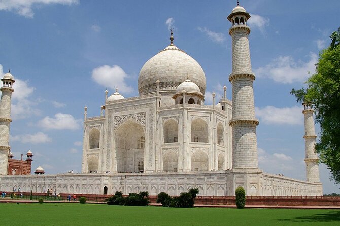 Day Trip to Taj Mahal from Delhi - One hour for Agra’s crafts and city life