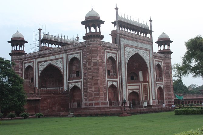 Day Trip to Taj Mahal from Delhi by Private Car - Arriving at the Taj Mahal
