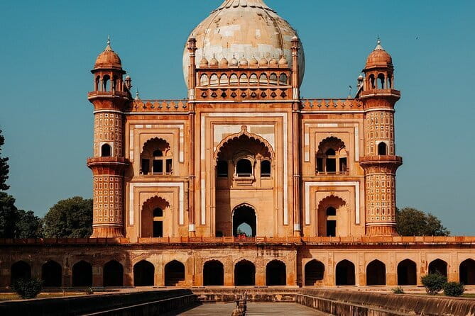 Delhi 360° : Covering all the aspects of Delhi with Female Guide - India Gate and Rashtrapati Bhavan