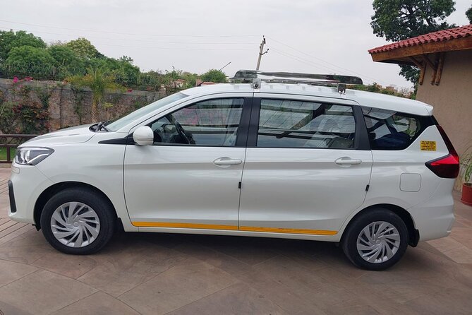 Delhi Airport Transfer – Pickup and Drop-Off (Choose One or Both) - The private car ride into Delhi