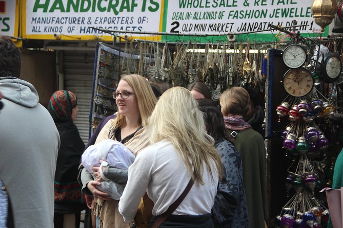 Delhi Flea and Street Markets Tour - Sarojini Nagar: low prices and fast decisions
